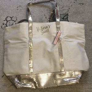 White Victoria’s Secret tote